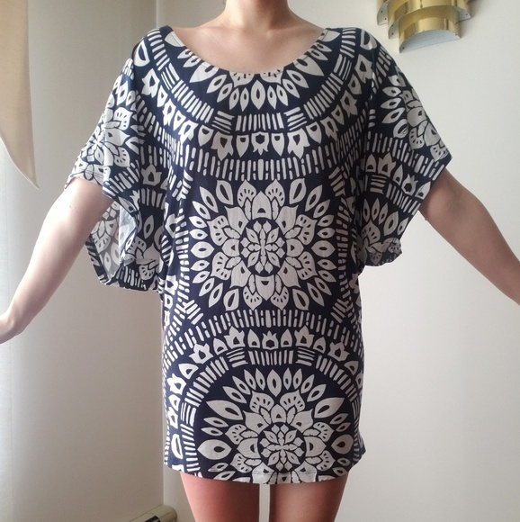 NWT Trina Turk Printed Cold shoulder Tunic Coverup - Picture 4 of 6